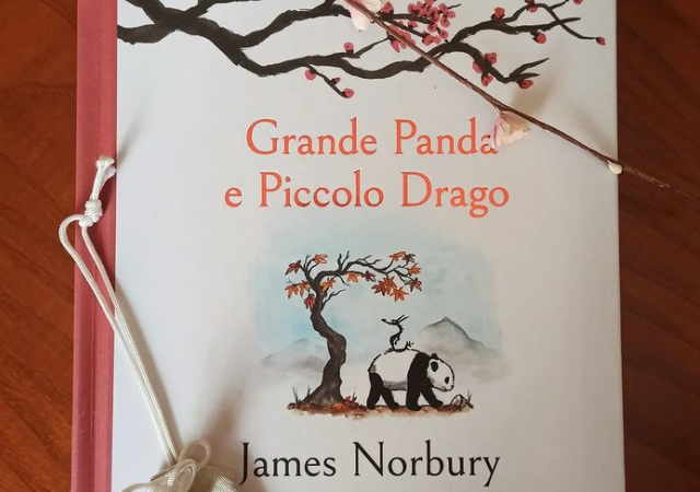 Grande Panda e Piccolo Drago di James Norbury